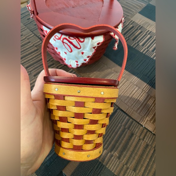 Vintage Longaberger baskets lot of 3, Valentines Day, heart shaped 2004-2005 - Picture 4 of 16